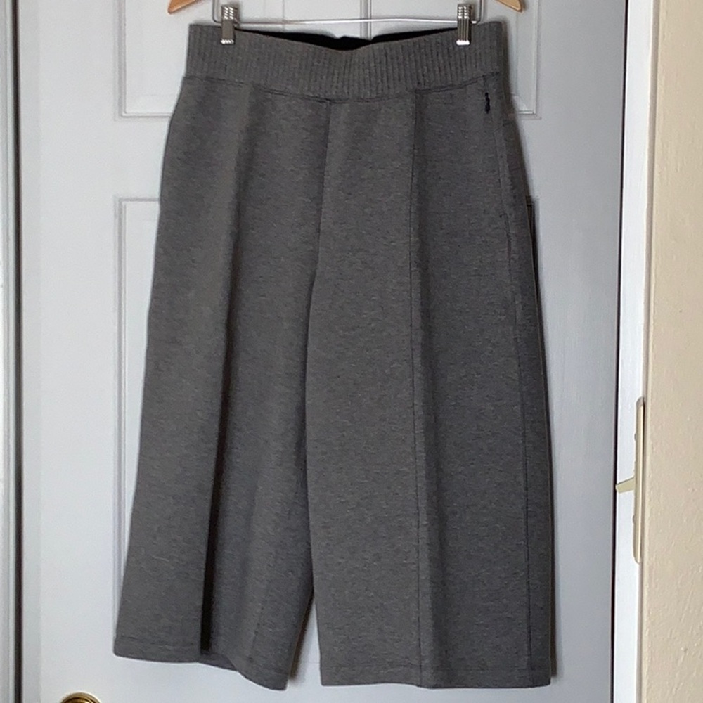 Lululemon crop pants.